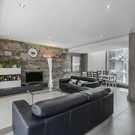 Lux 7 With 6 Bedrooms, 4 Bathrooms וילה אדחה