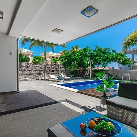Lux 7 With 6 Bedrooms, 4 Bathrooms אדחה