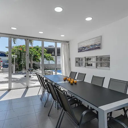 וילה Lux 7 With 6 Bedrooms, 4 Bathrooms