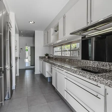 וילה Lux 7 With 6 Bedrooms, 4 Bathrooms אדחה