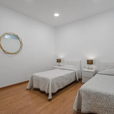 וילה Lux 7 With 6 Bedrooms, 4 Bathrooms אדחה