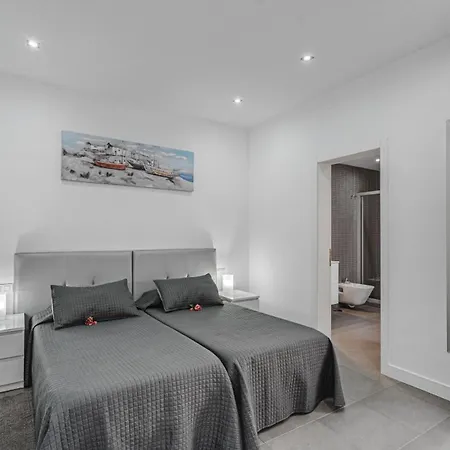 Lux 7 With 6 Bedrooms, 4 Bathrooms *