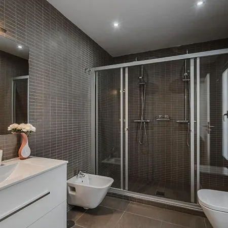וילה Lux 7 With 6 Bedrooms, 4 Bathrooms