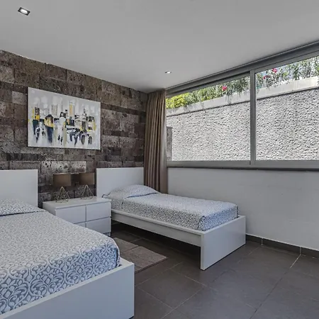 Lux 7 With 6 Bedrooms, 4 Bathrooms אדחה