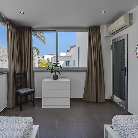 וילה Lux 7 With 6 Bedrooms, 4 Bathrooms *