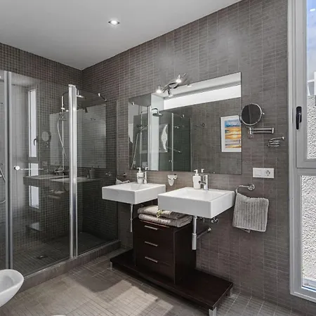 Lux 7 With 6 Bedrooms, 4 Bathrooms וילה