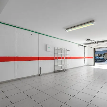 Lux 7 With 6 Bedrooms, 4 Bathrooms וילה אדחה